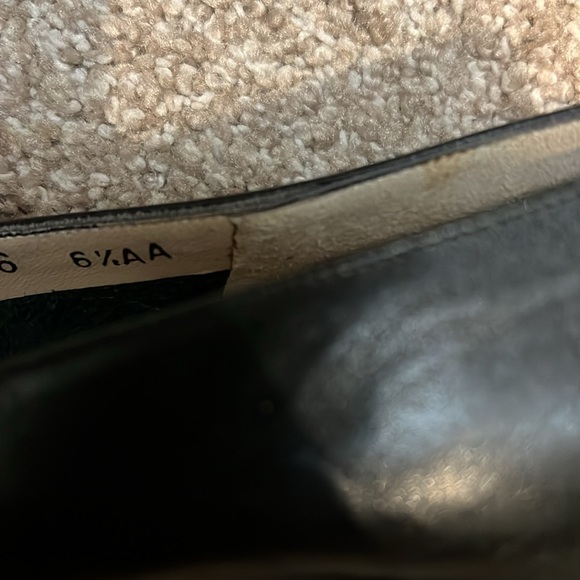 Gently worn Vintage Ferragamo heels; beautiful shoes 6.5 AA width - Picture 4 of 5